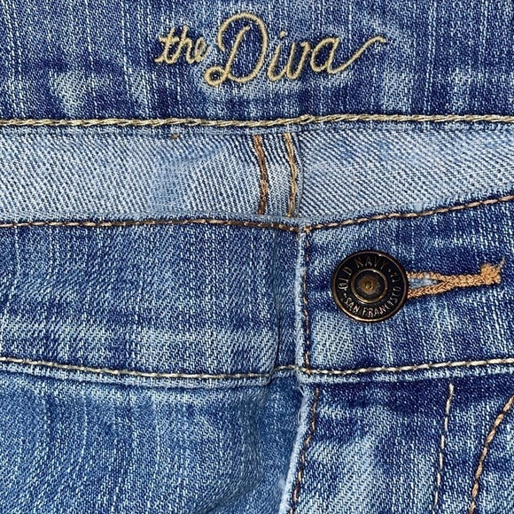 Old Navy The Diva Straight Leg Jean - Picture 6 of 8